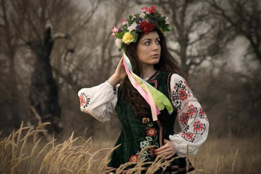 Ніжний ранковий куні для молоденької українки з рудим волоссям