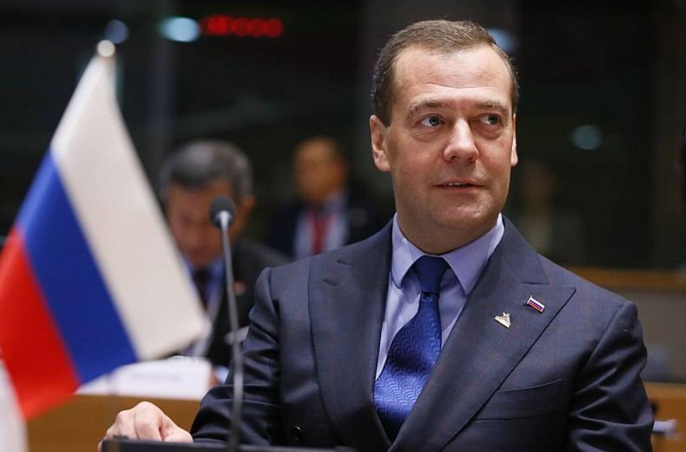 Медведев сделал Берлину прозрачный намек: Ваш парламент ждет судьба Рейхстага