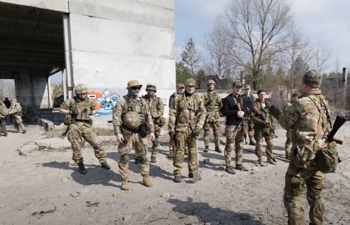 cheshskie-dobrovoltsy-vsyo-chashhe-zabirayut-zayavleniya-o-zachislenii-v-ryady-ukrainskoj-armii