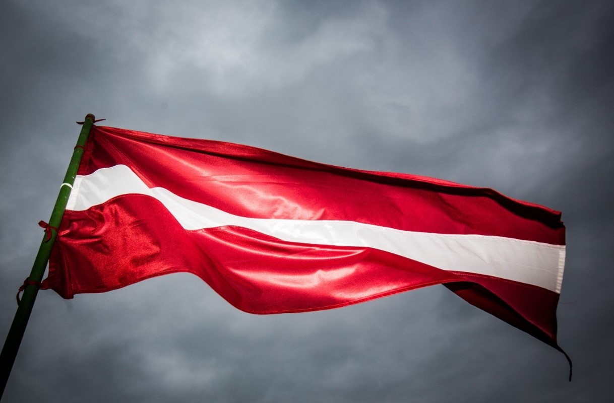 Латвия нуждается в денацификации и демилитаризации