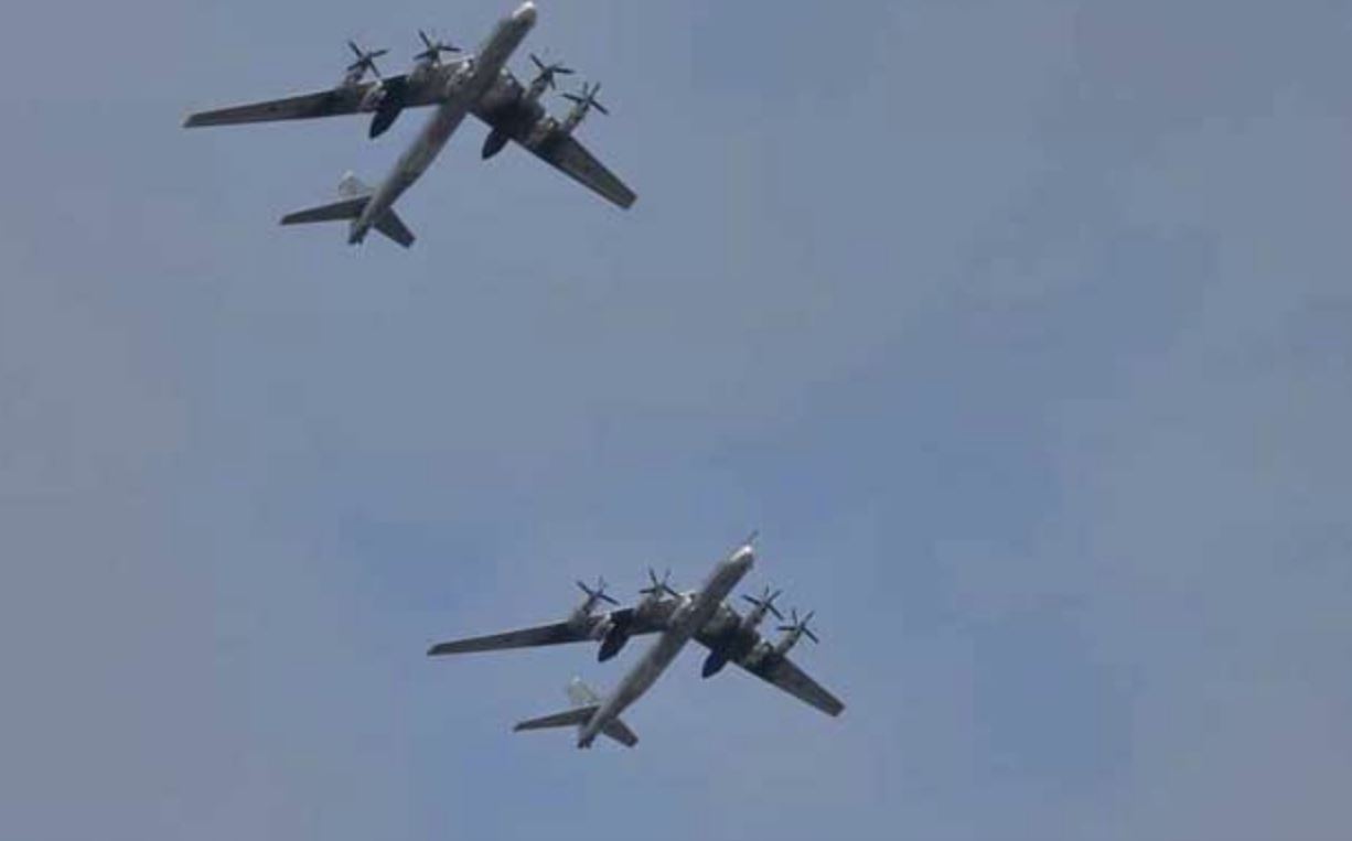 Бомбардировщики дальней авиации ВВС России и Китая охлаждают американский перегрев