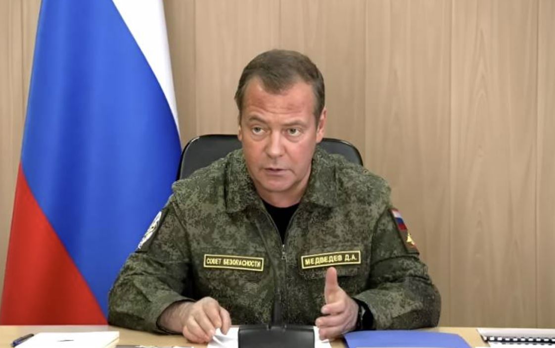 Медведев намекнул на возможность российского удара по заводам в Германии