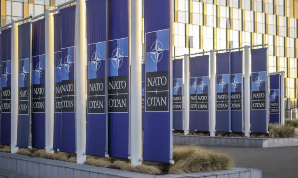 НАТО — неудачница, но признаваться в этом не хочет