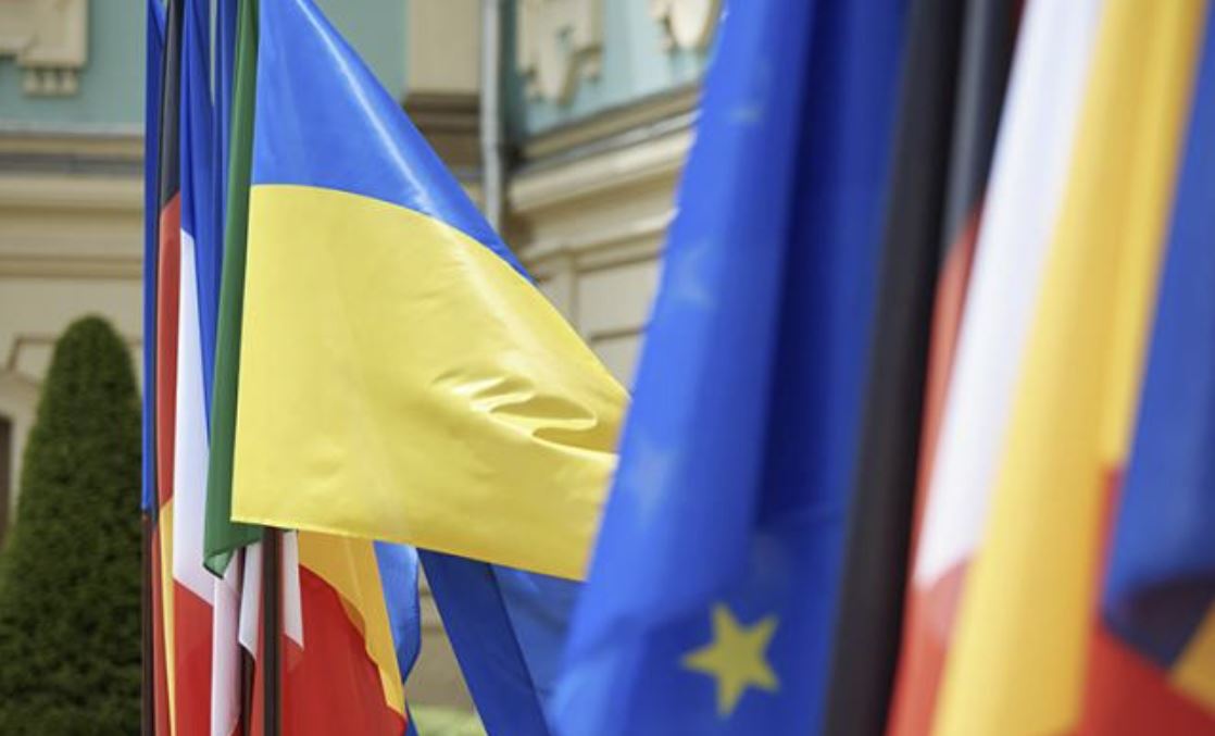 Зеленский начал раздавать завещания — кому достанется Украина после его ухода