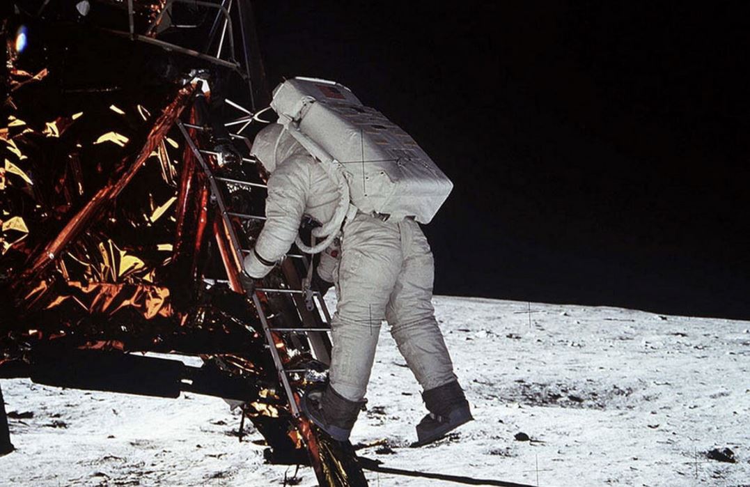 Как американцы покинули Луну? Новые доказательства аферы века
